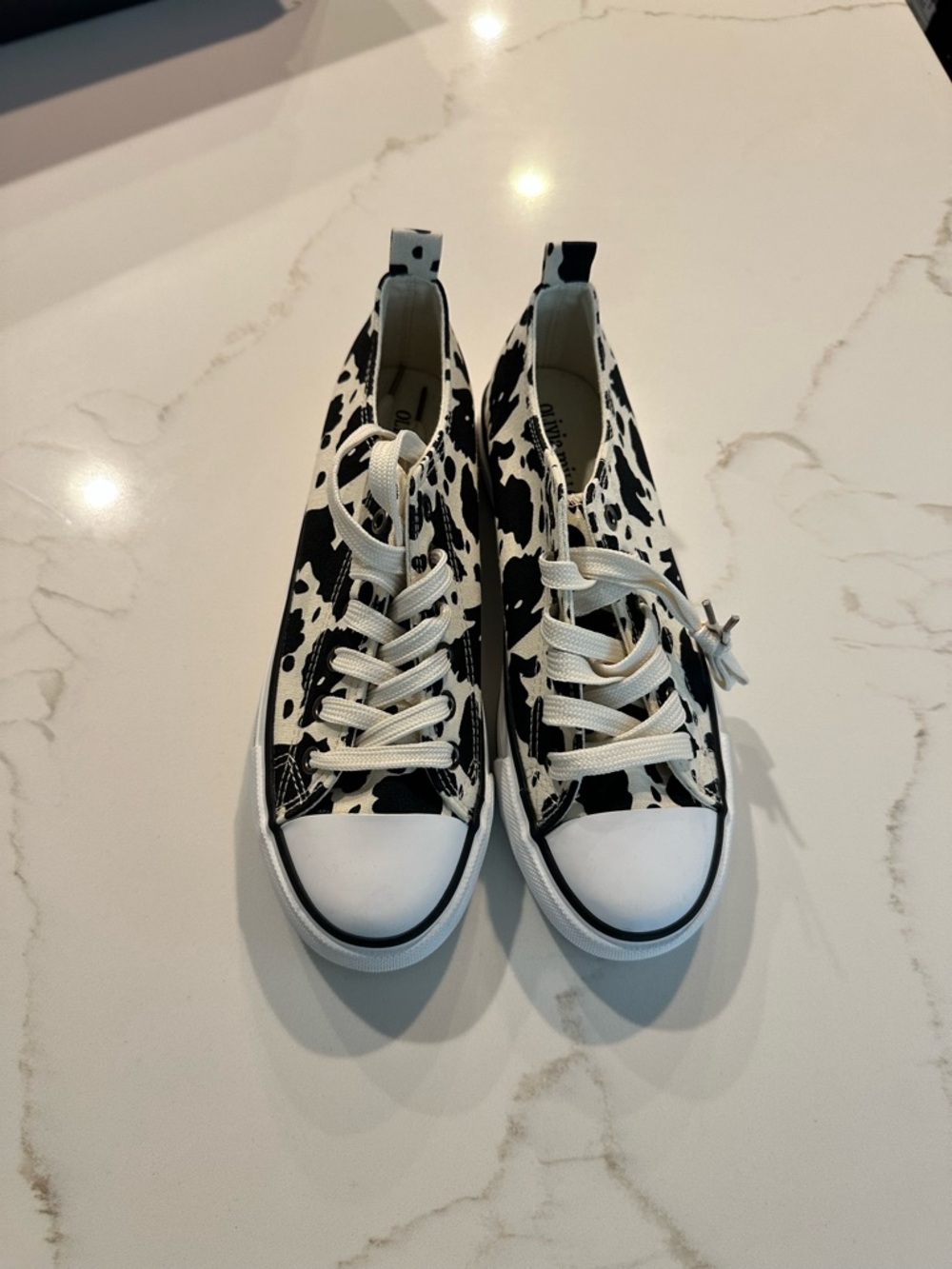 Sneakers - Picture 2 of 4